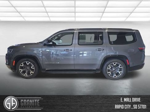 Used 2024 Jeep Wagoneer Series III AWD/4WD image 2