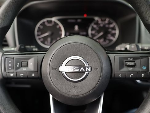 Used 2023 Nissan Rogue SV AWD/4WD image 10