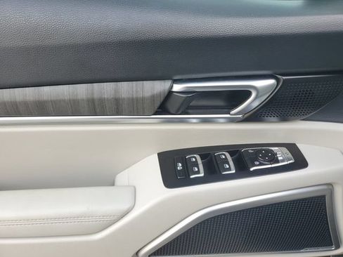 Certified 2023 Kia Telluride EX w/ EX Captain's Chair Package FWD image 17