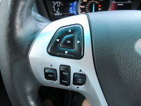 Used 2015 Ford Explorer XLT w/ Equipment Group 202A AWD/4WD image 12