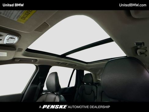Used 2019 Volvo XC60 T5 Momentum w/ Multimedia Package image 12