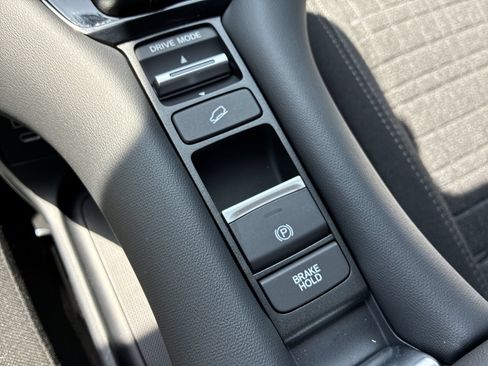 Certified 2027 Honda HR-V LX image 38