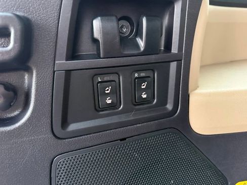 Used 2018 Toyota Sequoia Platinum image 34