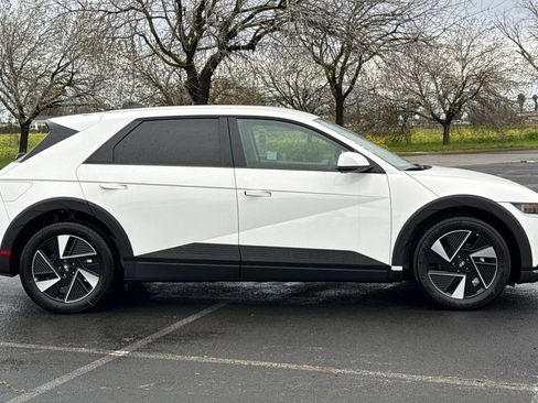 New 2026 Hyundai Ioniq 5 SE image 3
