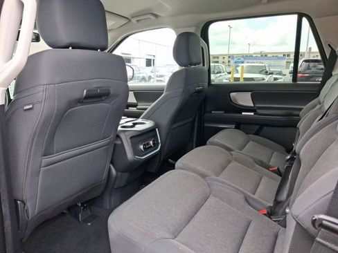 Used 2025 Ford Expedition Active image 5