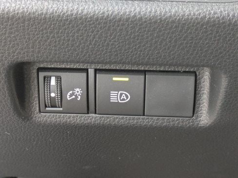 Used 2025 Toyota RAV4 XLE FWD image 12