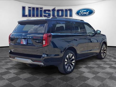 Used 2025 Ford Expedition Platinum w/ Driver's Package AWD/4WD image 4