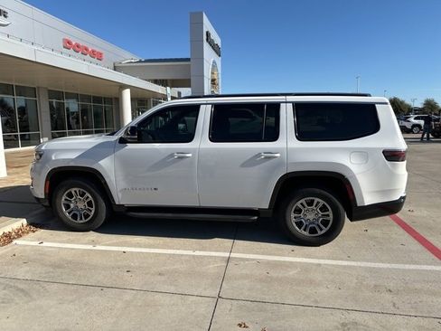 Used 2023 Jeep Wagoneer 4WD image 7