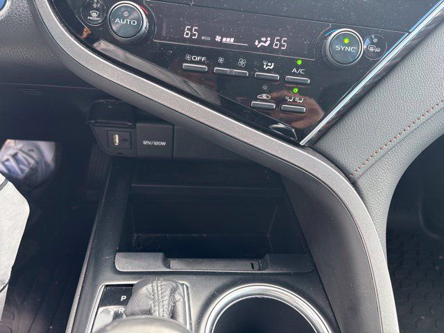 Used 2018 Toyota Camry XLE FWD image 17