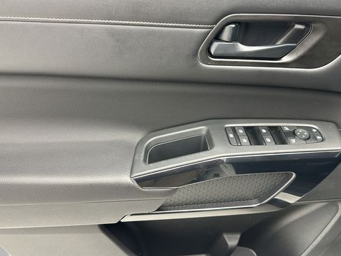 Used 2024 Nissan Pathfinder S AWD/4WD image 13
