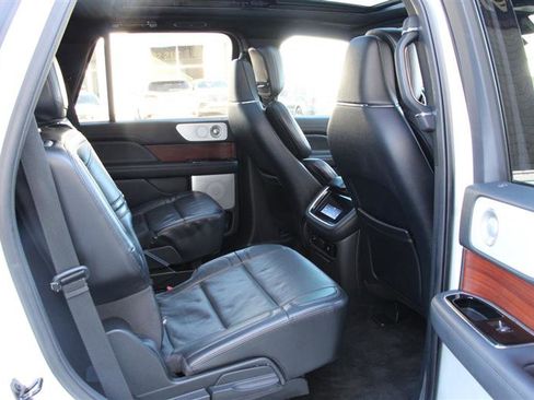 Used 2022 Lincoln Navigator Reserve image 18
