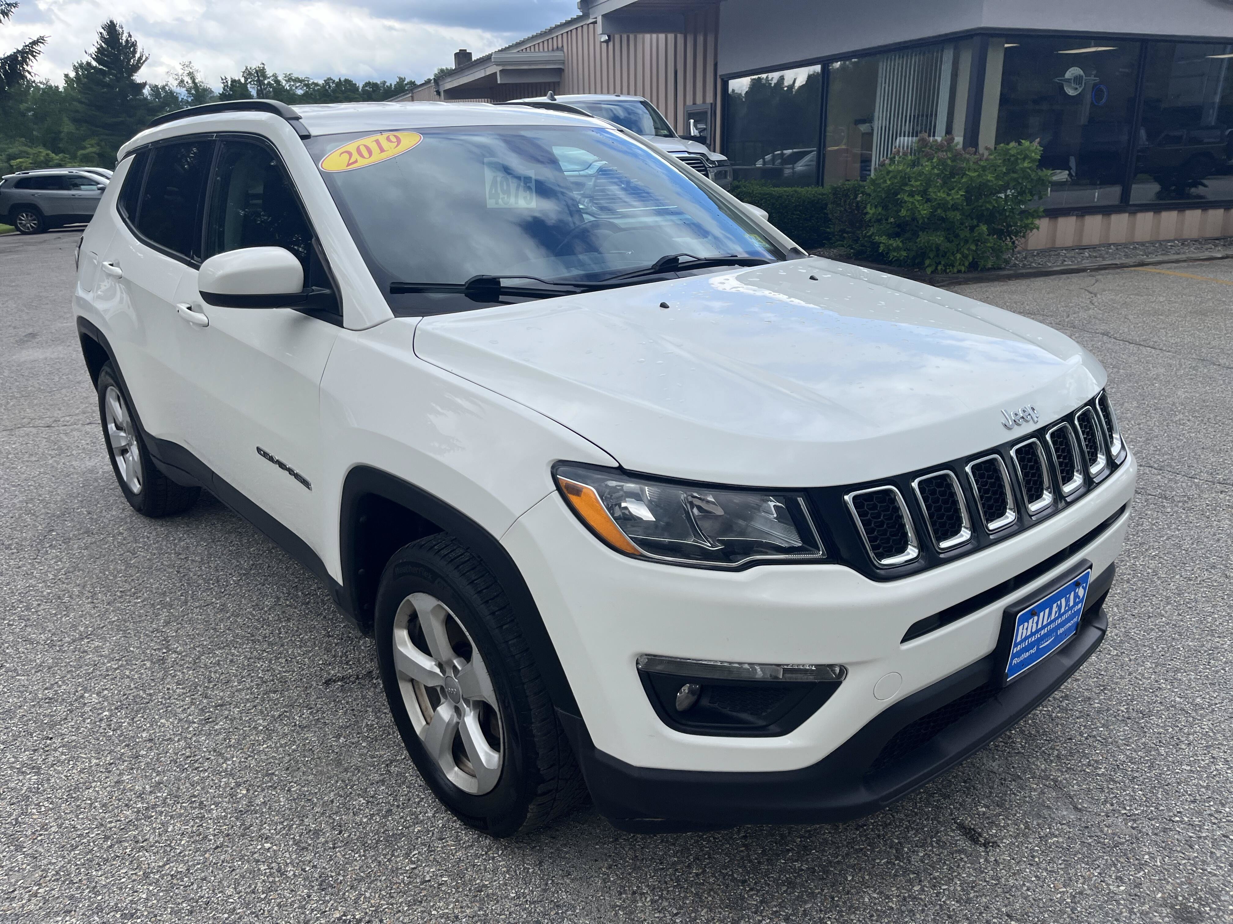 Certified 2019 Jeep Compass Latitude w/ Cold Weather Group AWD/4WD image 3