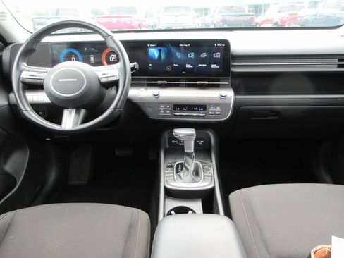 Used 2025 Hyundai Kona SEL AWD/4WD image 15