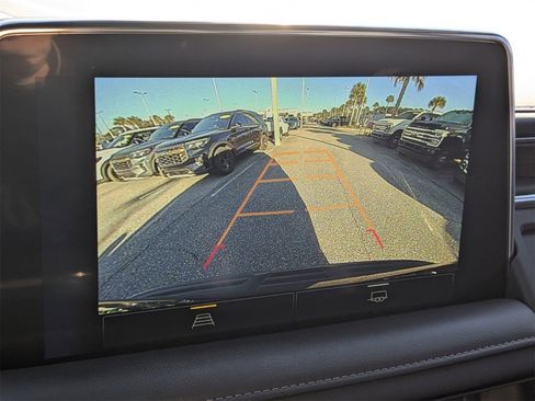 Used 2022 Chevrolet Suburban Z71 image 22