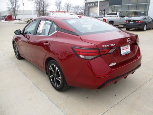 Used 2024 Nissan Sentra SV image 4