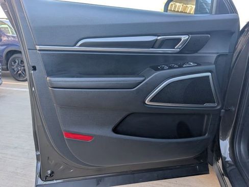 Used 2025 Kia Telluride S image 23