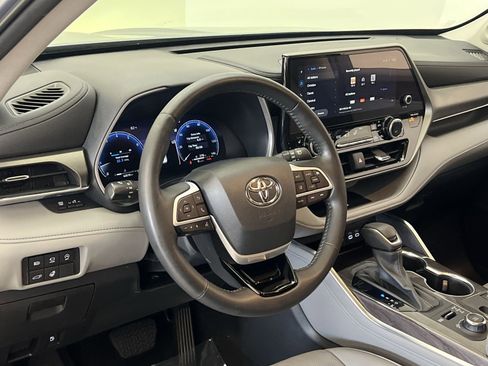 Used 2023 Toyota Highlander Limited AWD/4WD image 15