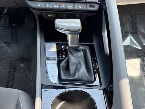Used 2025 Hyundai Elantra SEL FWD image 13