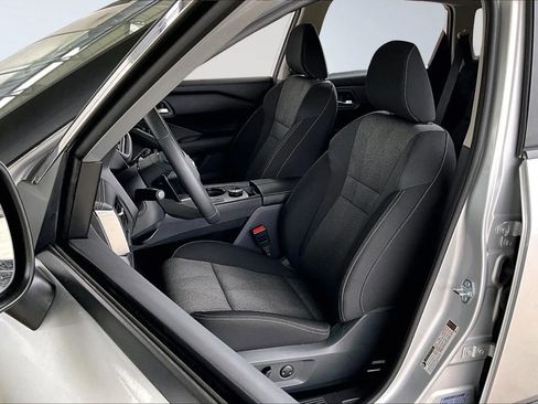 Used 2025 Nissan Rogue SV image 18