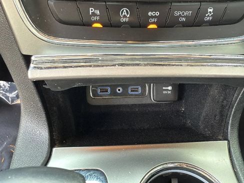 Used 2018 Jeep Grand Cherokee Laredo AWD/4WD image 37