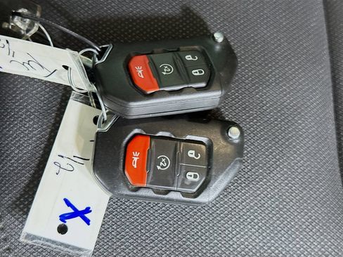 Used 2023 Jeep Gladiator Sport AWD/4WD image 34