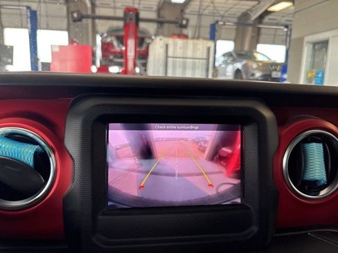 Used 2021 Jeep Wrangler Unlimited Rubicon image 25