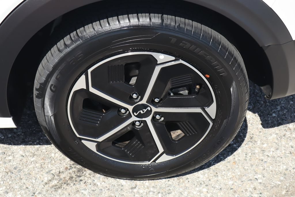 Used 2023 Kia Niro EX FWD image 13