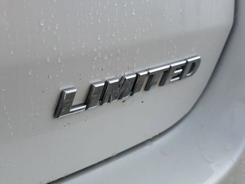 Used 2019 Toyota Highlander Limited image 6