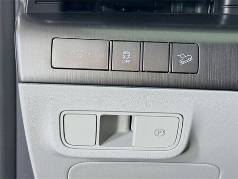 Certified 2025 Hyundai Kona SEL image 18