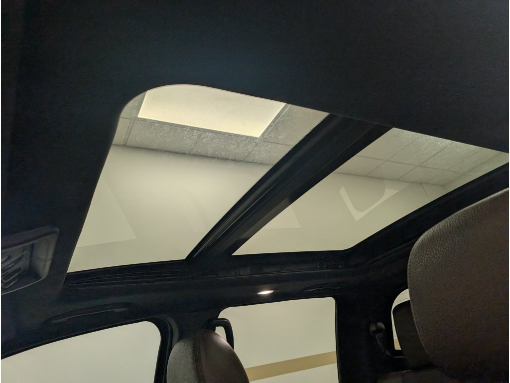 Used 2023 Nissan Titan Platinum Reserve w/ Moonroof Package AWD/4WD image 18