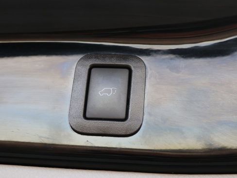 Used 2019 Toyota Highlander XLE image 27