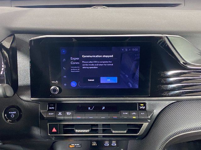 Used 2025 Toyota Camry SE FWD image 14