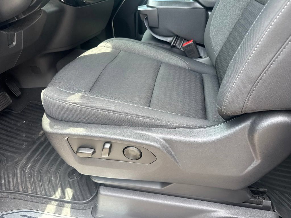 Used 2023 Chevrolet Silverado 1500 LT AWD/4WD image 16