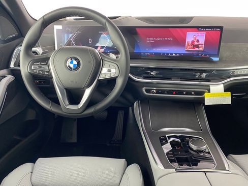 Used 2026 BMW X5 sDrive40i w/ Premium Package image 4