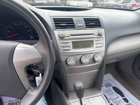 Used 2010 Toyota Camry LE FWD image 21