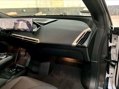 Used 2026 BMW iX xDrive45 image 17