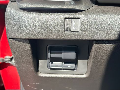 Used 2025 GMC Canyon Elevation w/ Convenience Package image 32