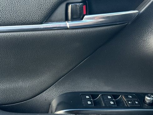 Used 2019 Toyota Camry XSE w/ Navigation Package image 12