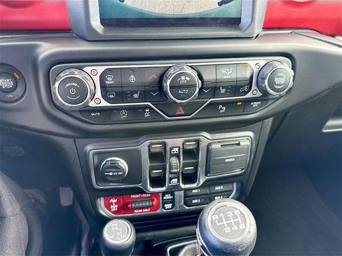 Used 2021 Jeep Wrangler Unlimited Rubicon w/ Dual Top Group image 17