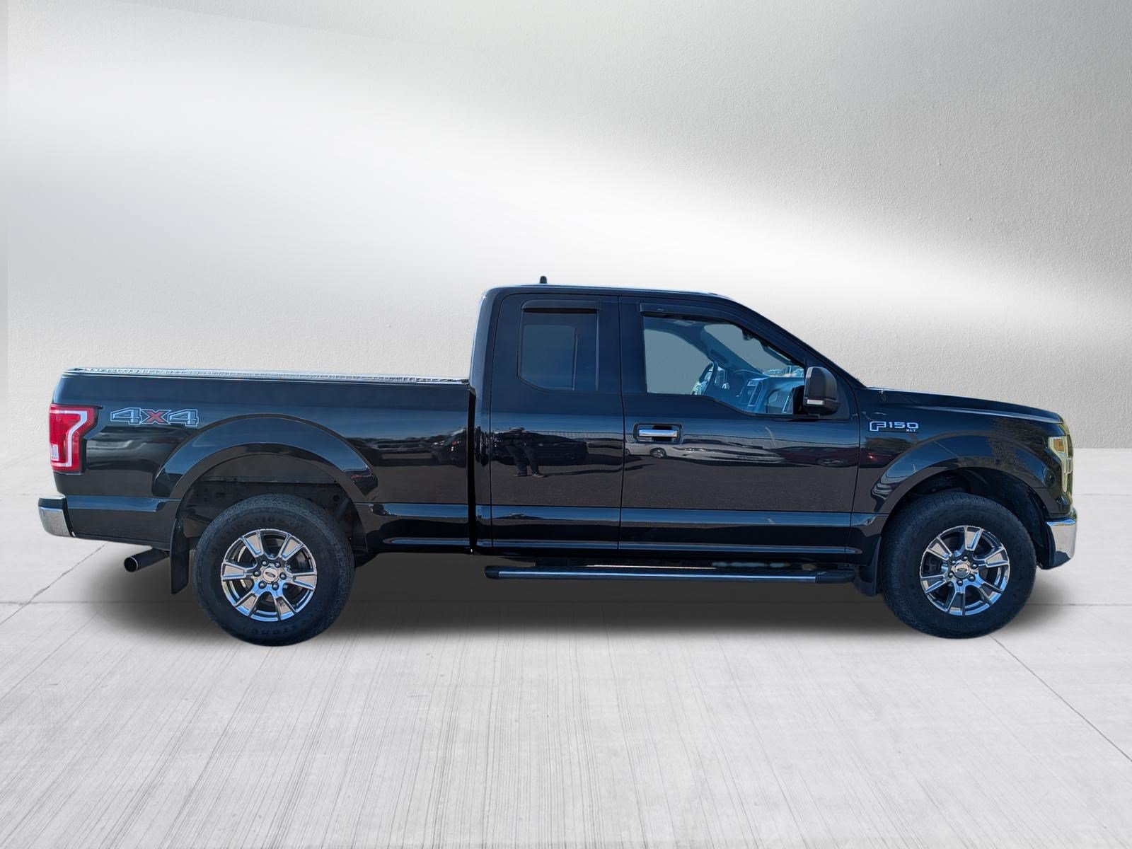 Used 2015 Ford F150 XLT w/ Equipment Group 302A Luxury AWD/4WD image 8