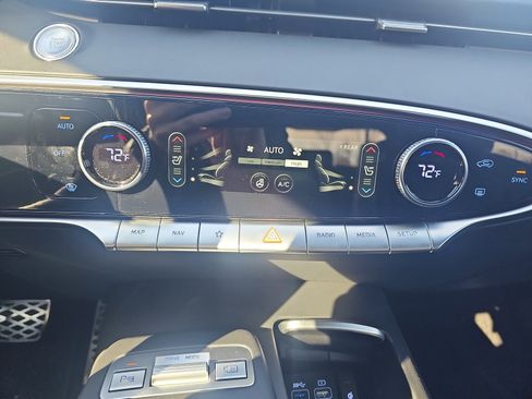 Used 2025 Genesis GV70 3.5T Sport w/ Sport Prestige Package image 28