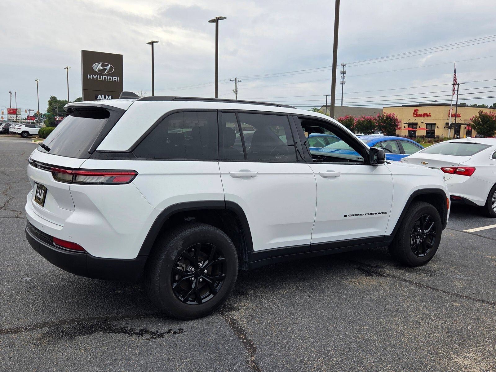 Used 2025 Jeep Grand Cherokee Altitude AWD/4WD image 14