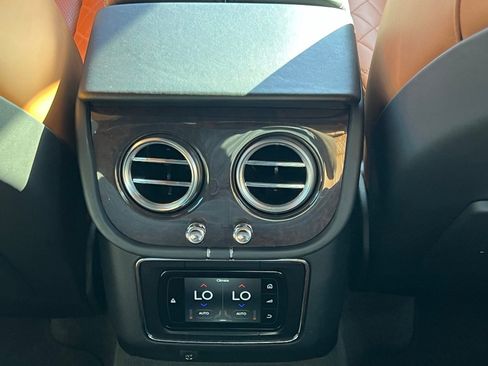 Used 2019 Bentley Bentayga image 20