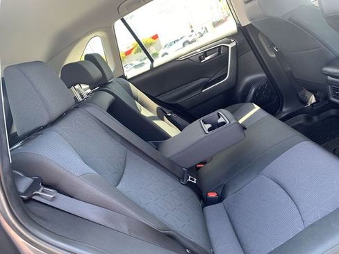 Used 2025 Toyota RAV4 XLE AWD/4WD image 12