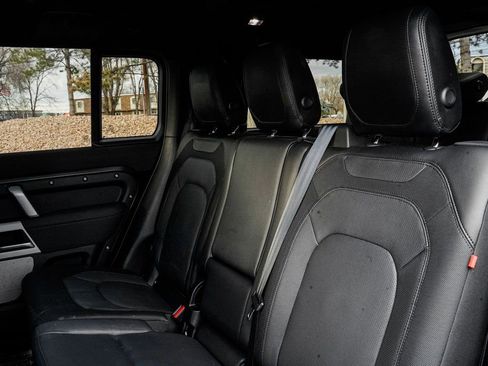 Used 2023 Land Rover Defender 130 X-Dynamic SE image 17