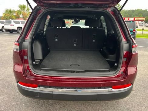 Used 2024 Jeep Grand Cherokee Laredo X AWD/4WD image 32