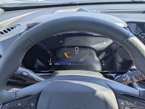 New 2026 Chevrolet Trax RS w/ Sunroof Package FWD image 32