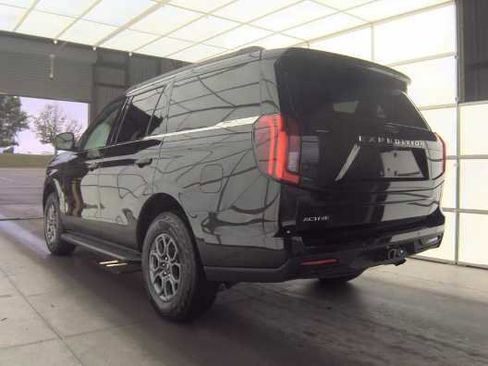Used 2025 Ford Expedition Active RWD image 4