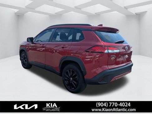 Used 2022 Toyota Corolla Cross LE w/ Moonroof Package FWD image 5