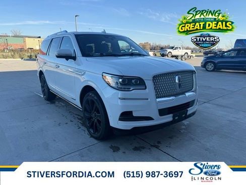 Used 2023 Lincoln Navigator Reserve image 1